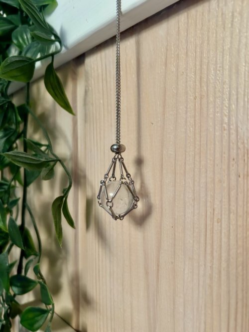 Halsband med bergskristall